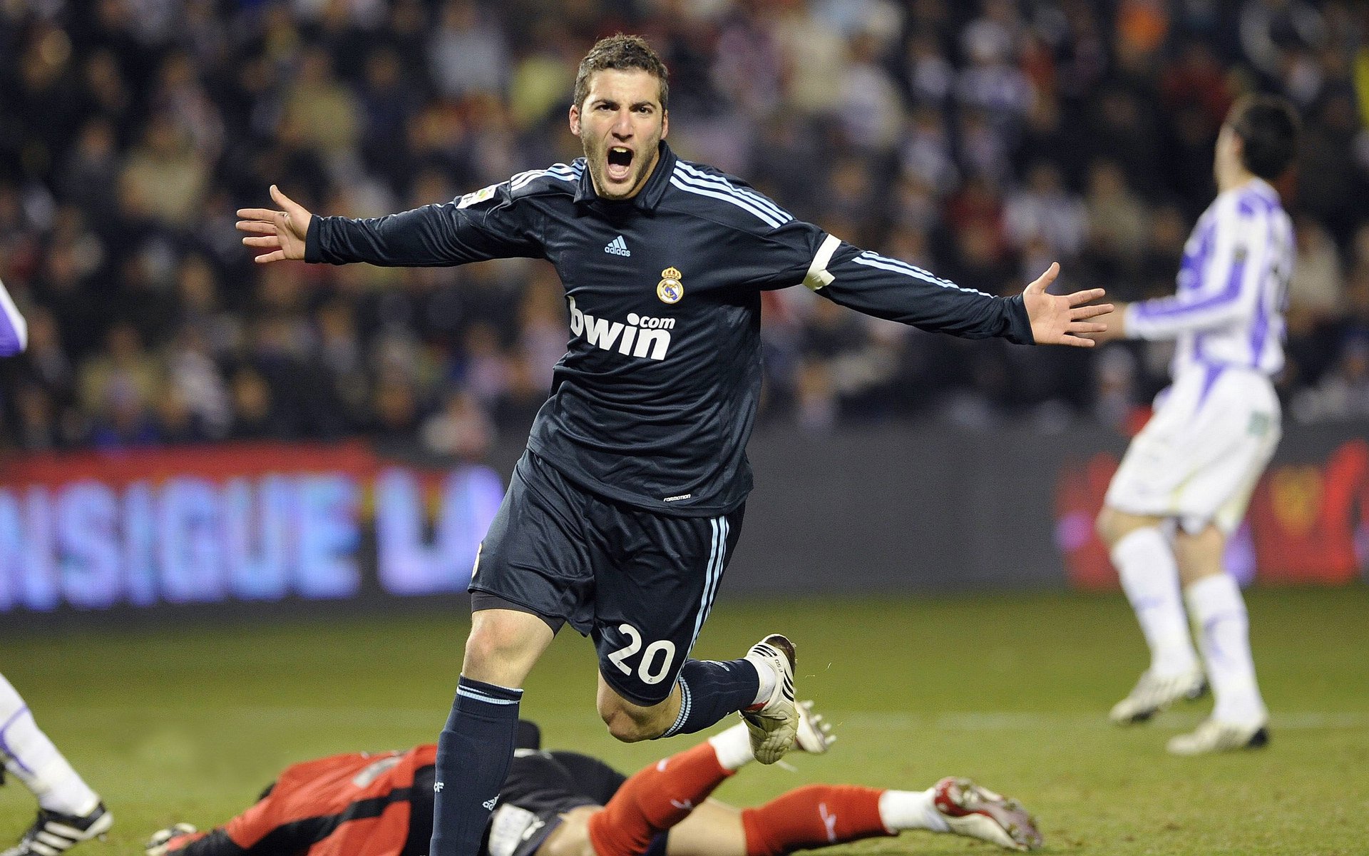 足球场地环保材料应用逐渐普及,足球场污染环境吗